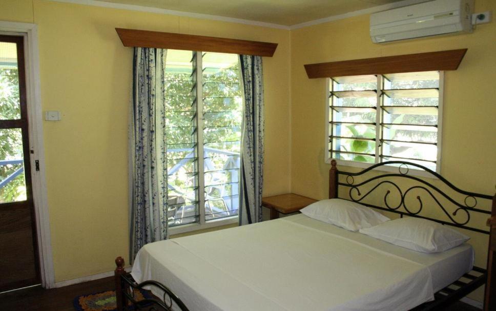 Ratu Kini Dive & Stay Isla Mana Exterior foto