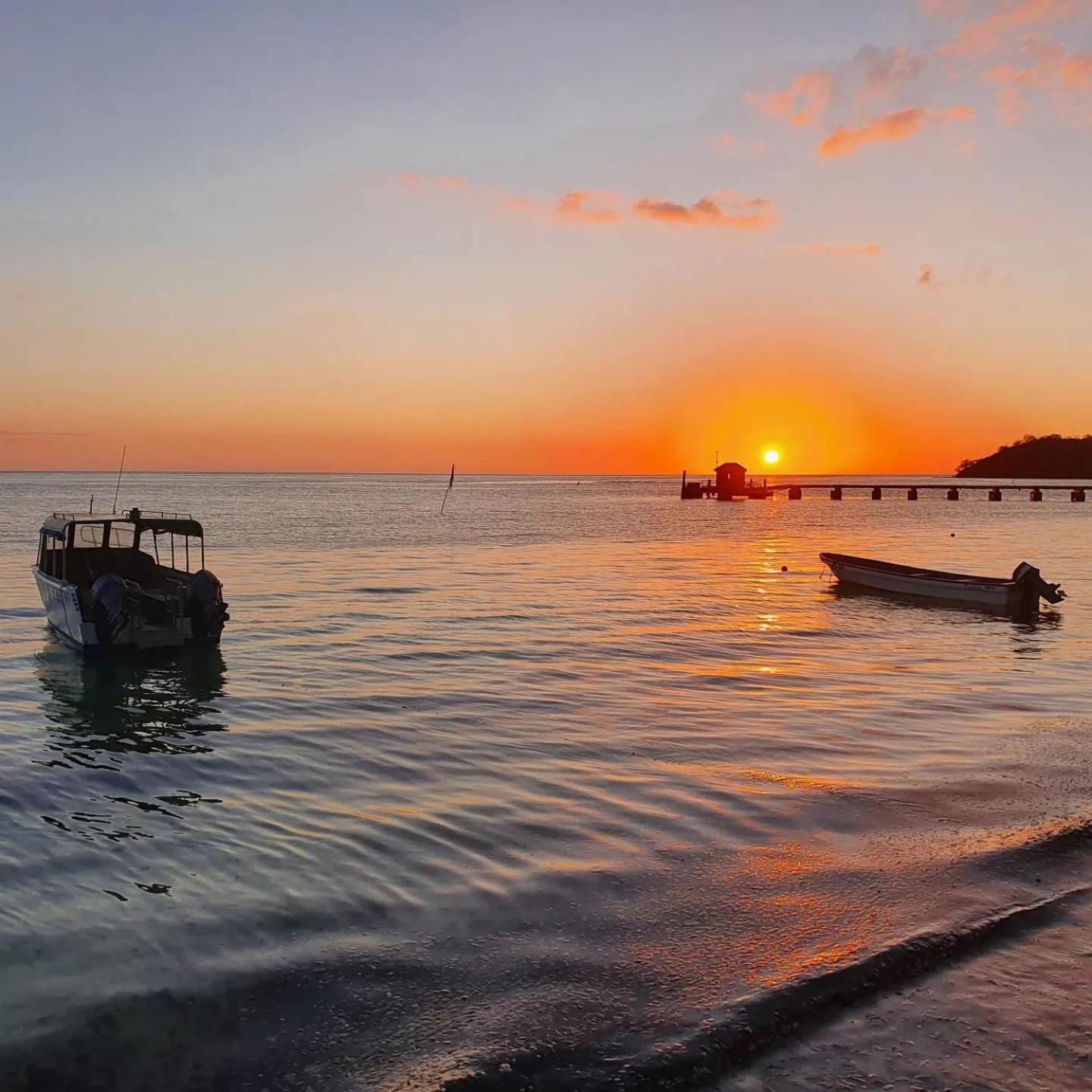 Ratu Kini Dive & Stay Isla Mana Exterior foto