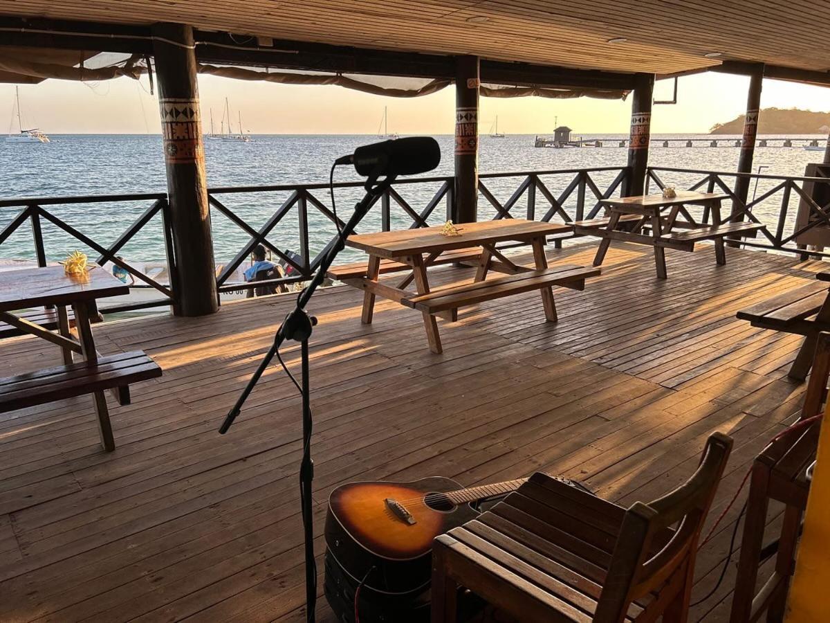 Ratu Kini Dive & Stay Isla Mana Exterior foto