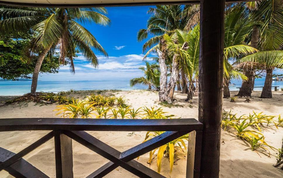 Ratu Kini Dive & Stay Isla Mana Exterior foto