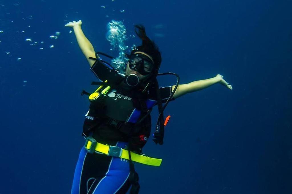 Ratu Kini Dive & Stay Isla Mana Exterior foto