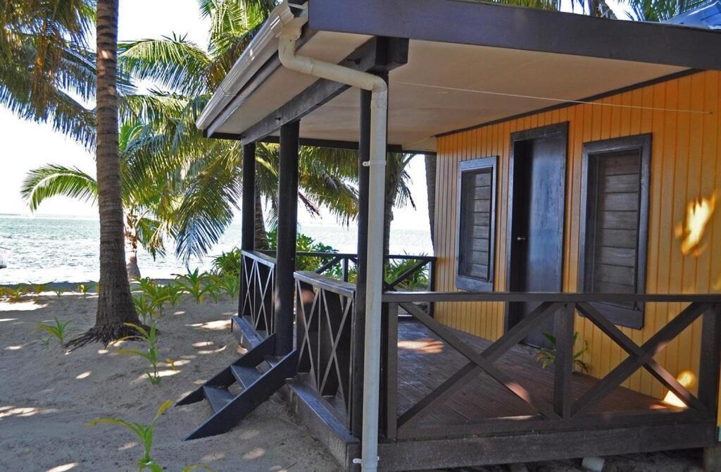 Ratu Kini Dive & Stay Isla Mana Exterior foto